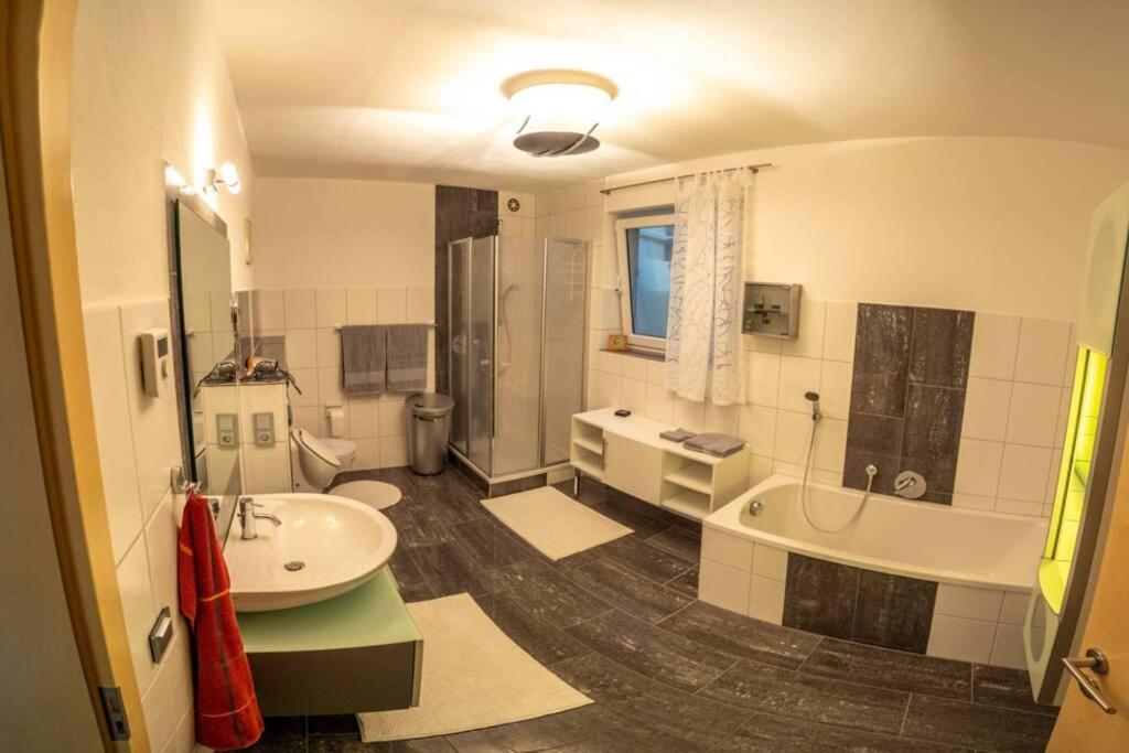 זיגן Wohnung Mit Talblick, Ladestation E-Auto מראה חיצוני תמונה
